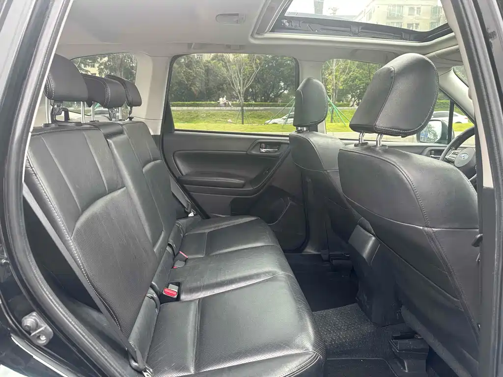 Subaru Forester 2015 — фото 12