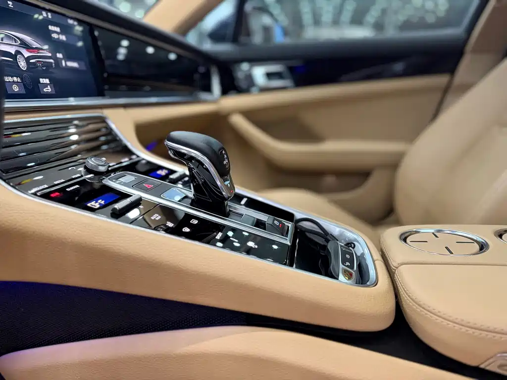 Porsche Panamera 2018 — фото 18