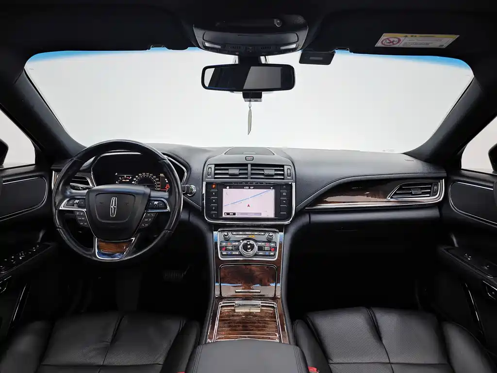 Lincoln Continental 2017 — фото 16
