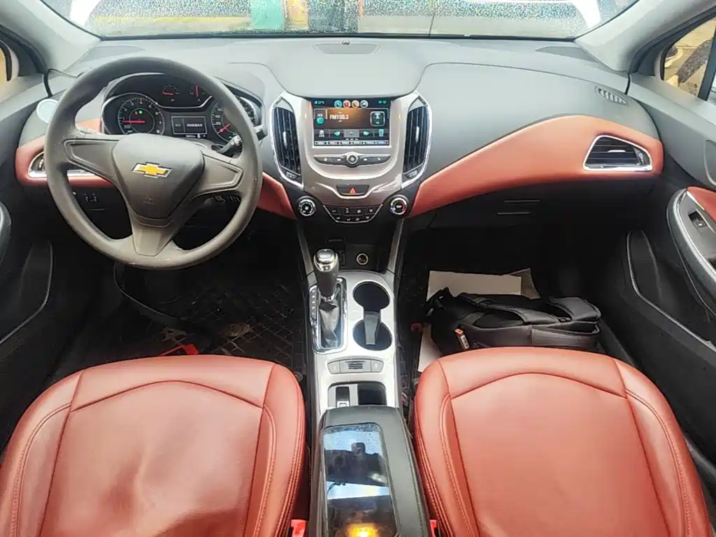 Chevrolet Cruze 2018 — фото 10