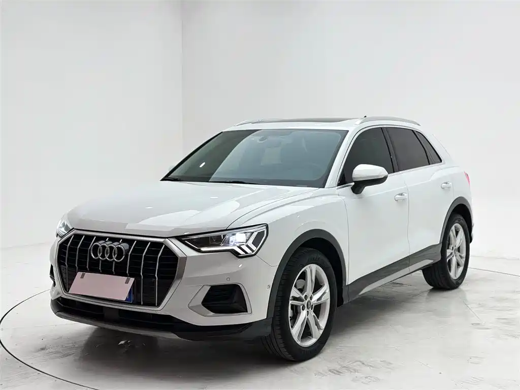 Audi Q3 2022 — фото 1