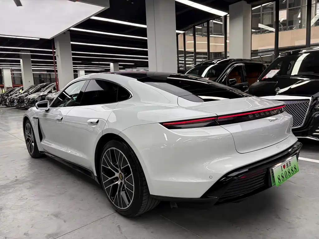 Porsche Taycan 2020 — фото 17