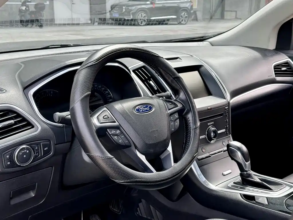 Ford Edge 2018 — фото 6
