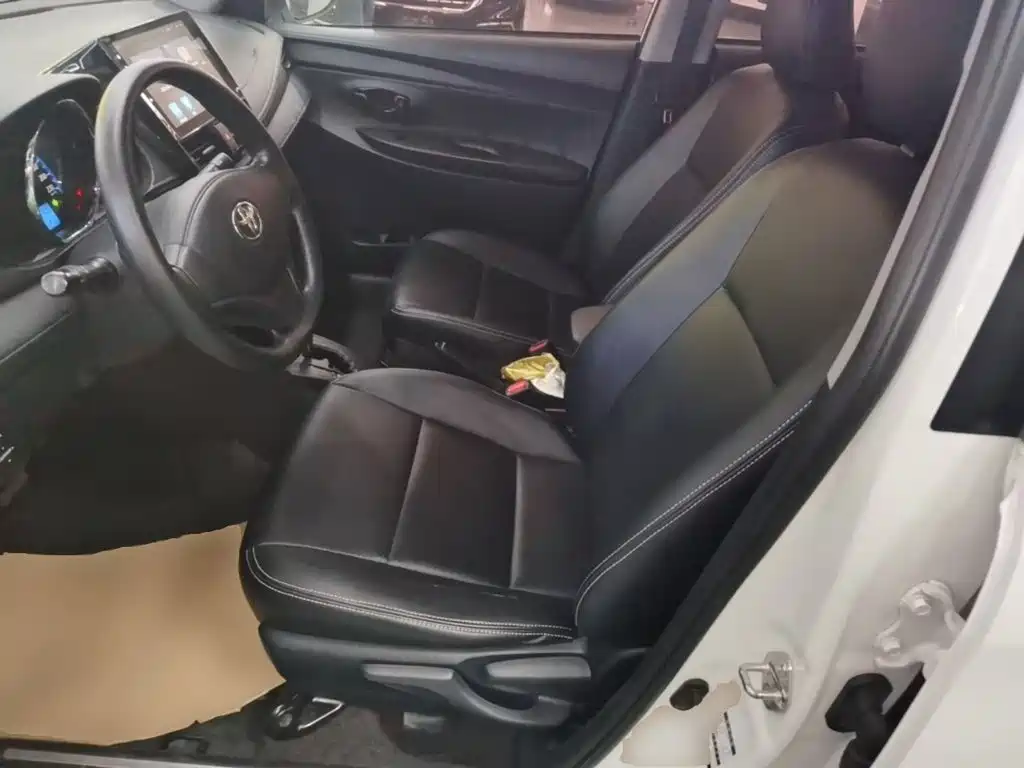 Toyota Yaris L 2017 — фото 15