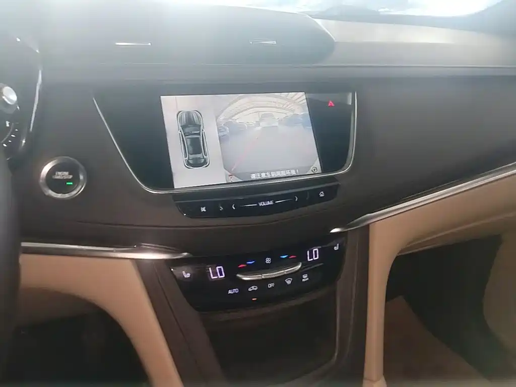 Cadillac XT5 2017 — фото 13
