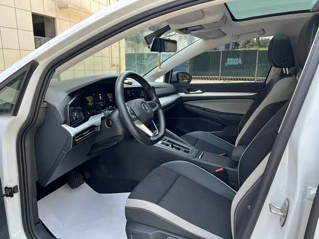 Volkswagen Golf 2023