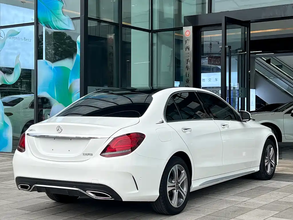 Mercedes-Benz C-Class 2019 — фото 19