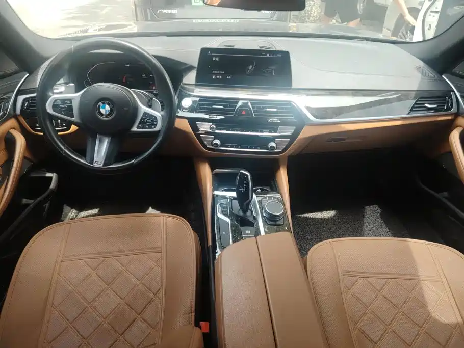 BMW 5 Series 2020 — фото 12