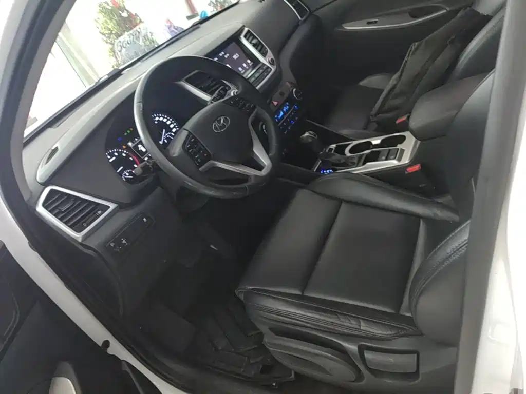 Hyundai Tucson 2017 — фото 15