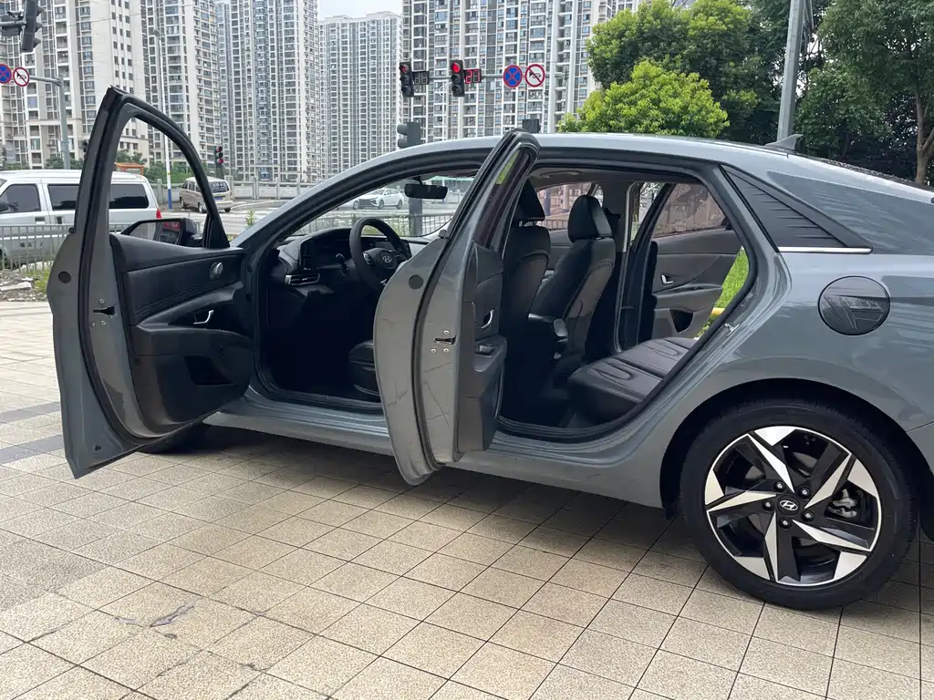 Hyundai Elantra 2020 — фото 14