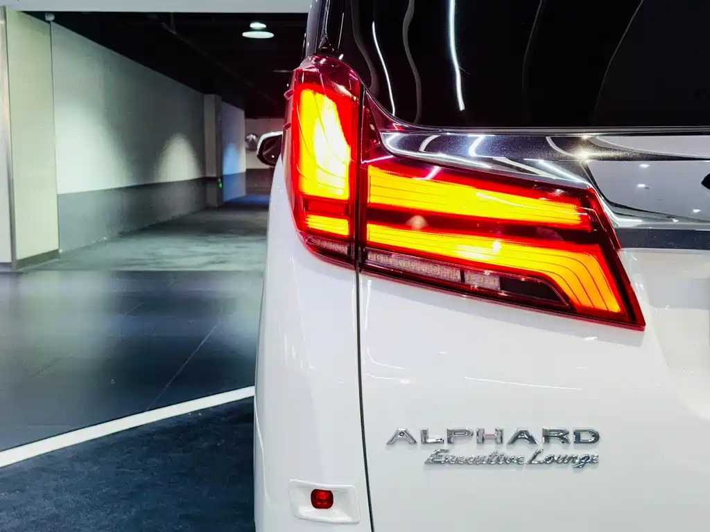 Toyota Alphard 2022 — фото 9