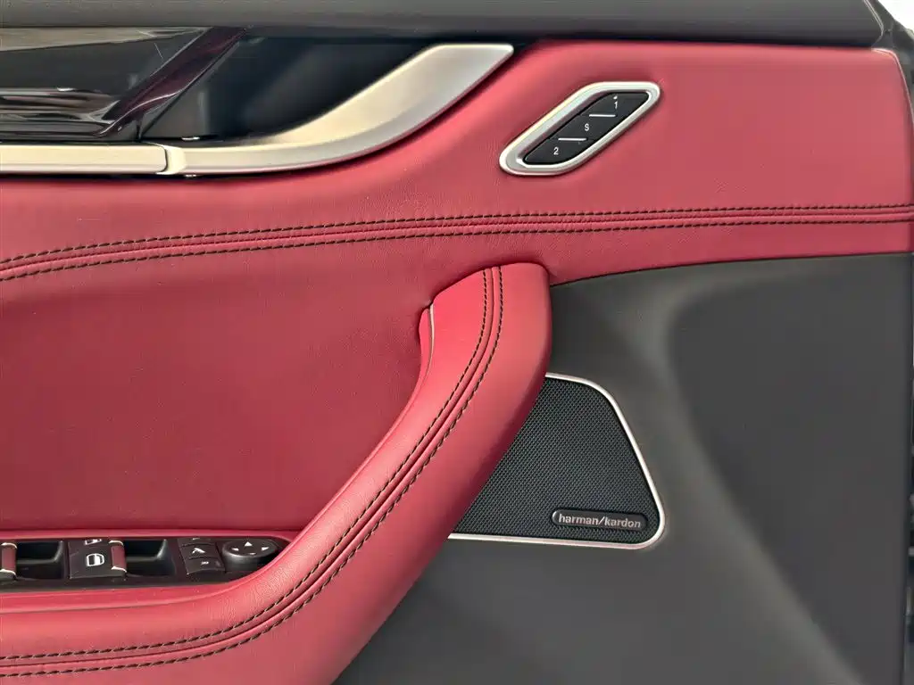 Maserati Levante 2016 — фото 24
