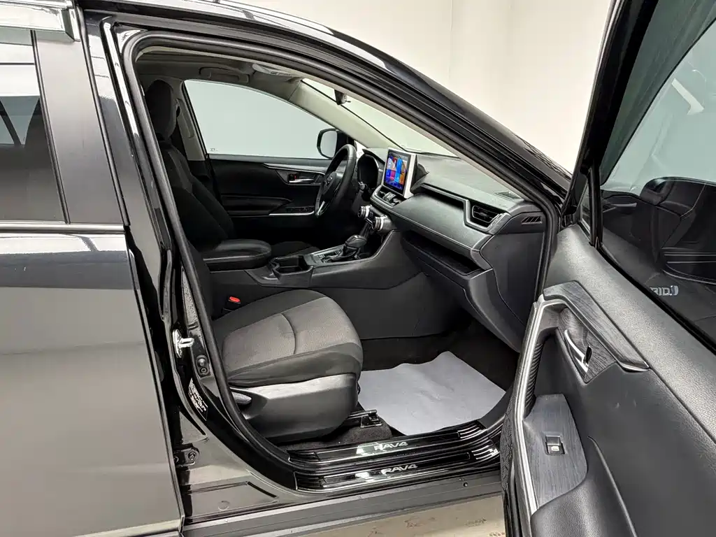 Toyota RAV4 2022 — фото 10