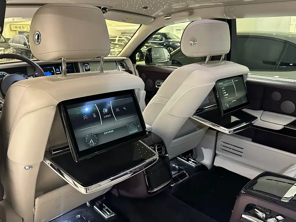 Rolls-Royce Phantom 2020 — фото 9