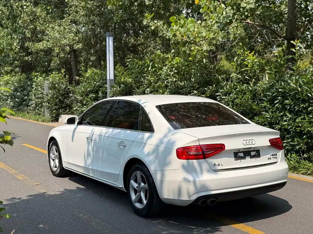 Audi A4L 2015