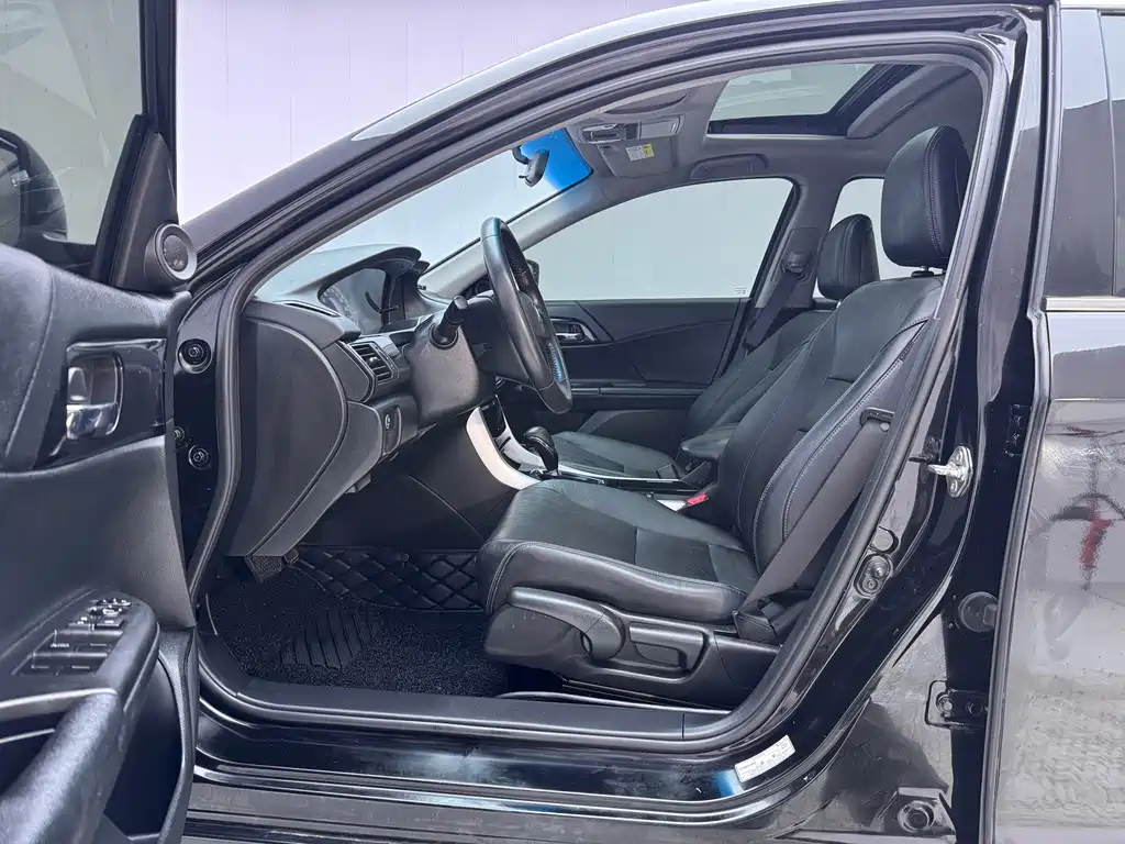 Honda Accord 2017 — фото 7