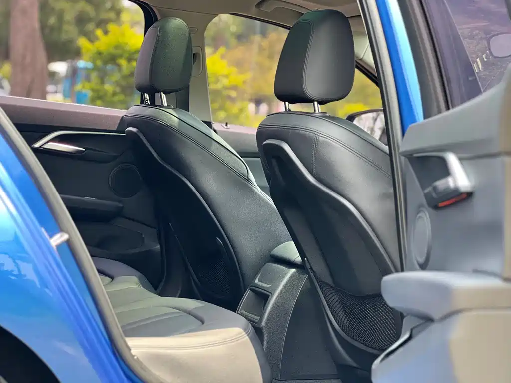 BMW 1 Series 2018 — фото 16