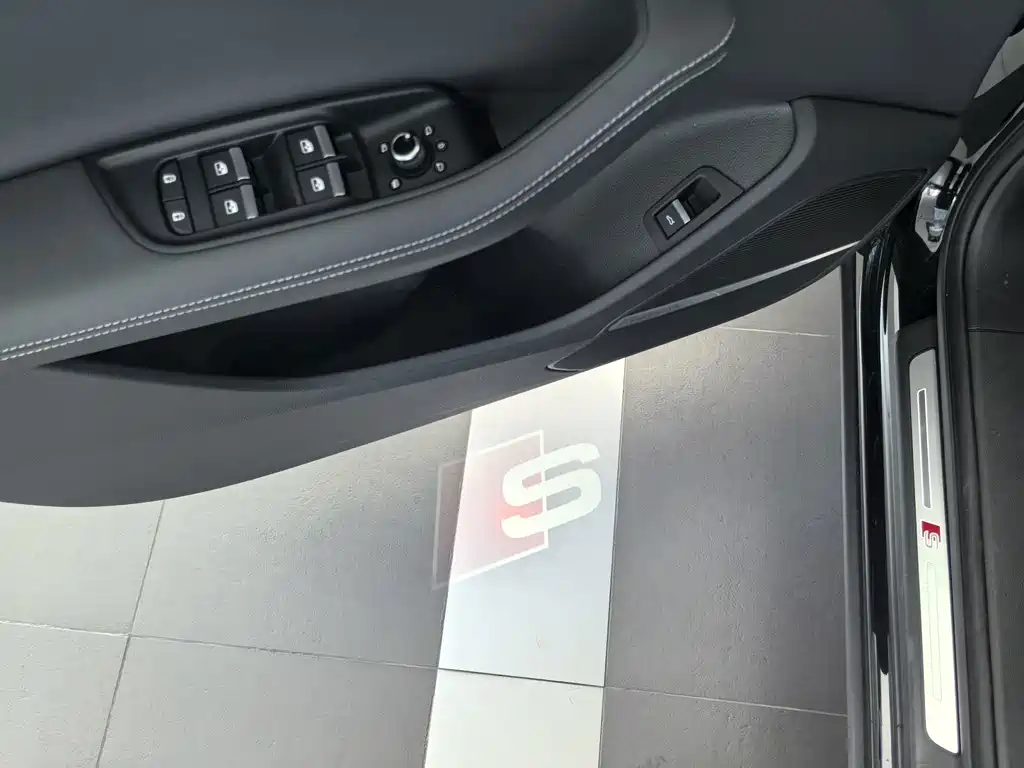 Audi Q7 2025 — фото 17