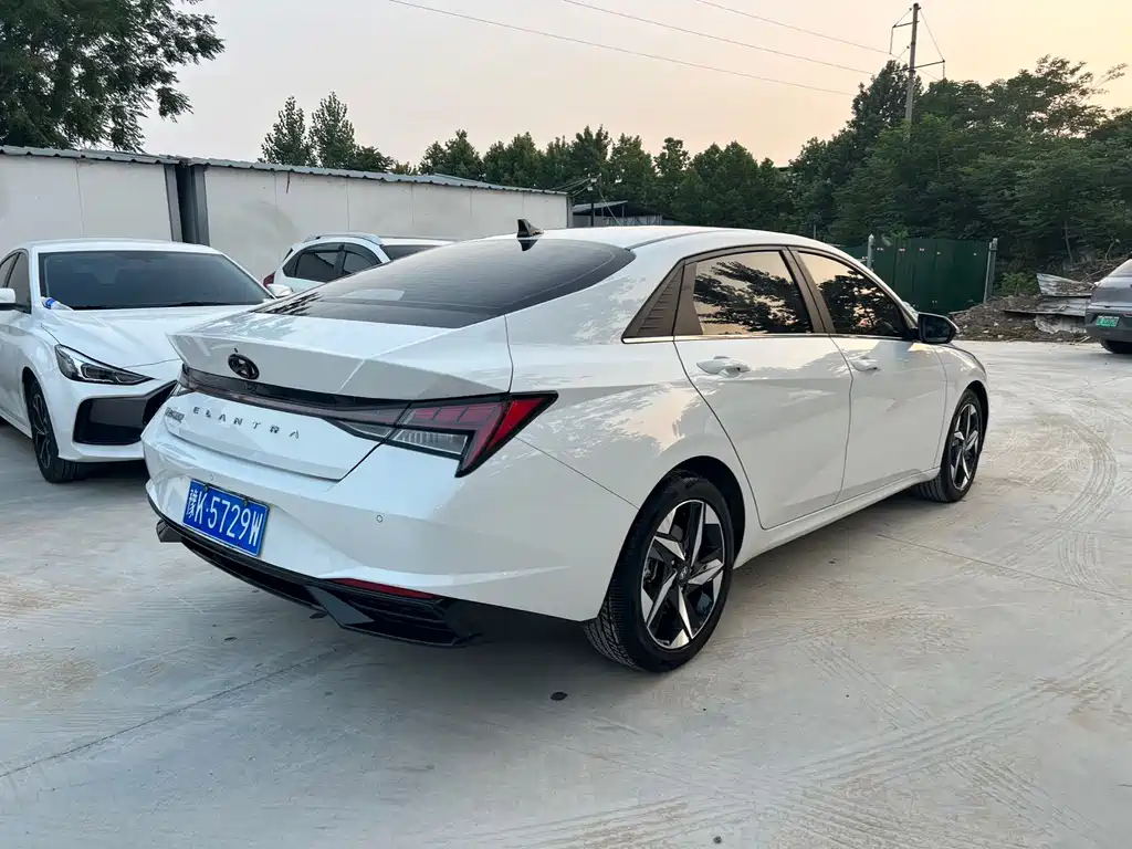 Hyundai Elantra 2022