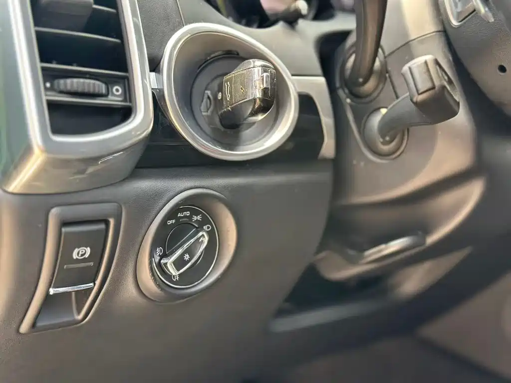 Porsche Cayenne 2016 — фото 16