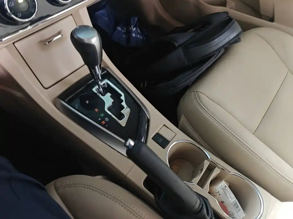 Toyota Corolla 2015 — фото 14