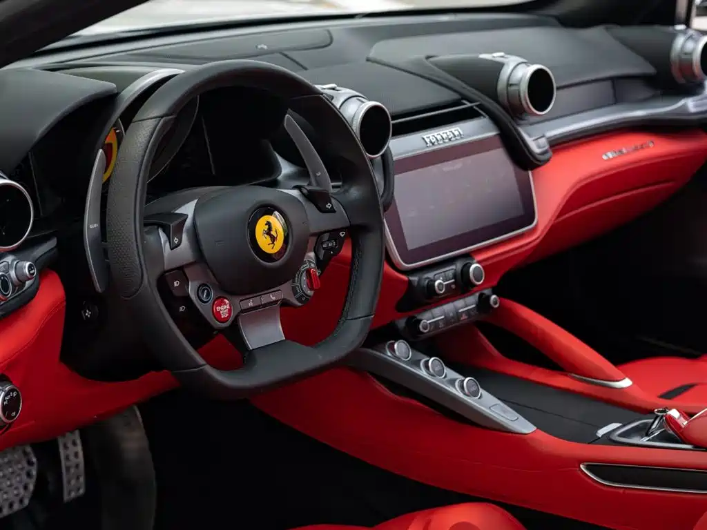 Ferrari GTC4Lusso 2019 — фото 9