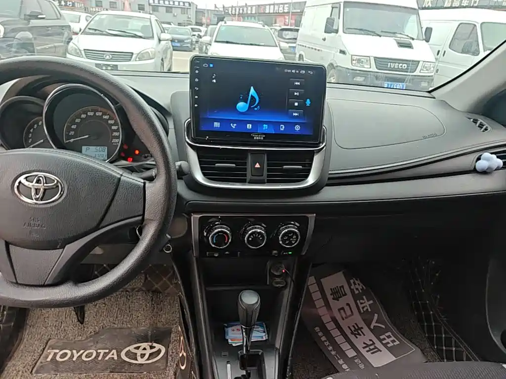 Toyota Yaris L 2020 — фото 13