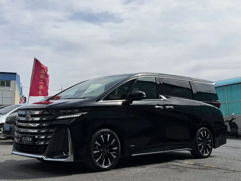 Toyota Vellfire 2023 — фото 1