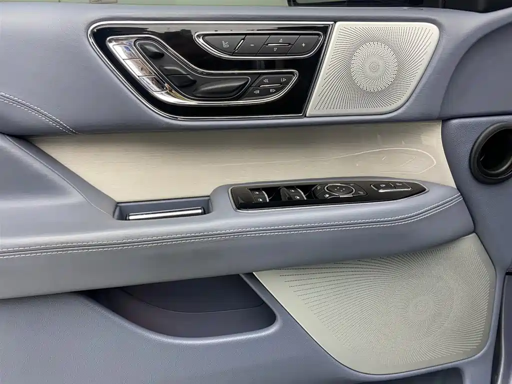 Lincoln Navigator 2023 — фото 27