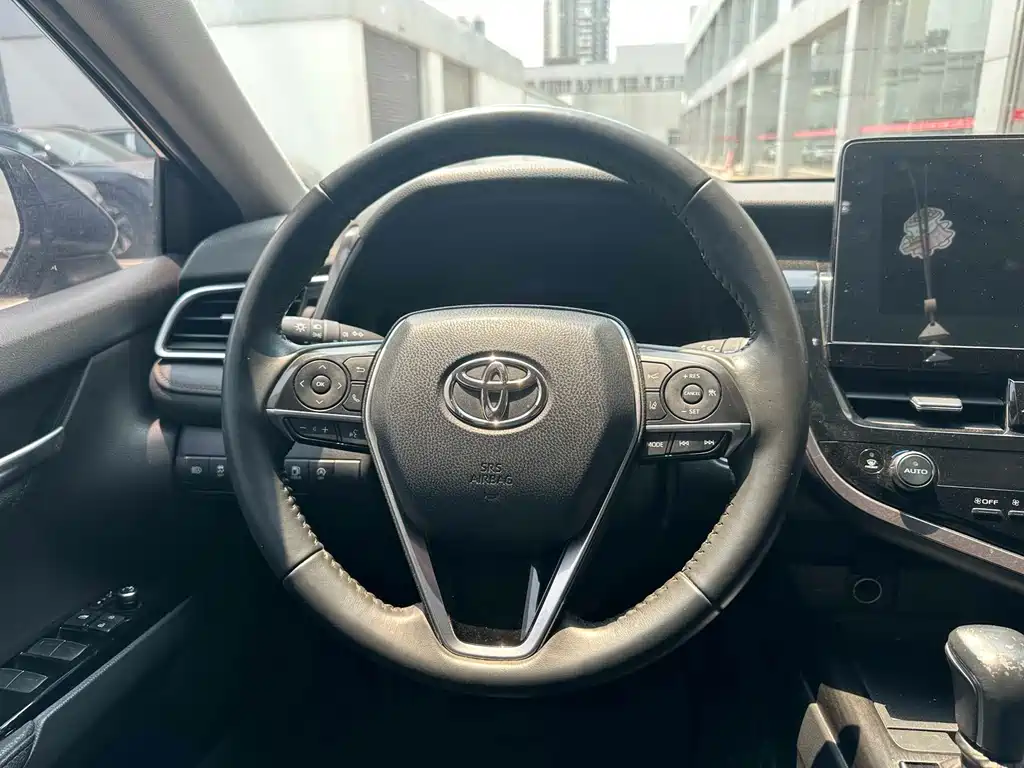 Toyota Camry 2022 — фото 9