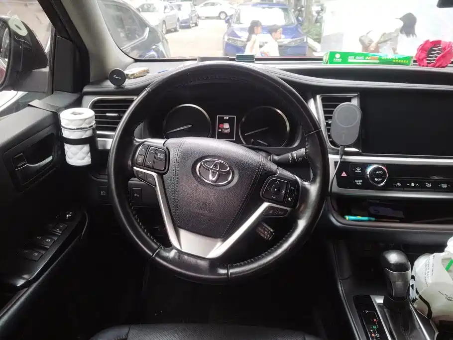 Toyota Highlander 2018 — фото 15