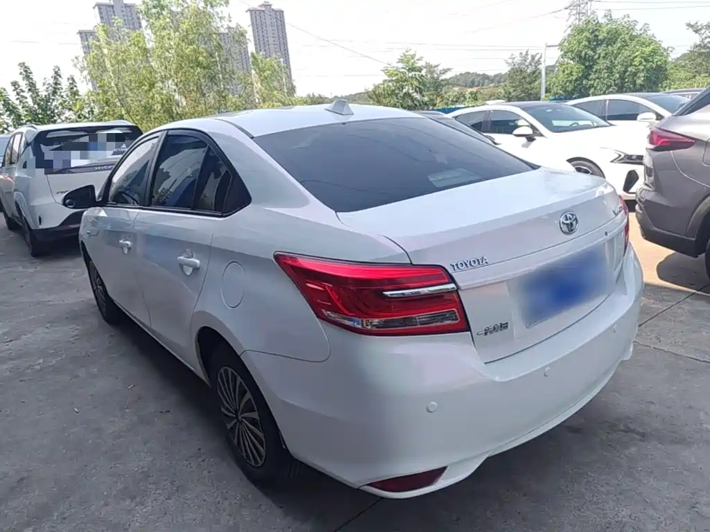 Toyota Vios 2017 — фото 5