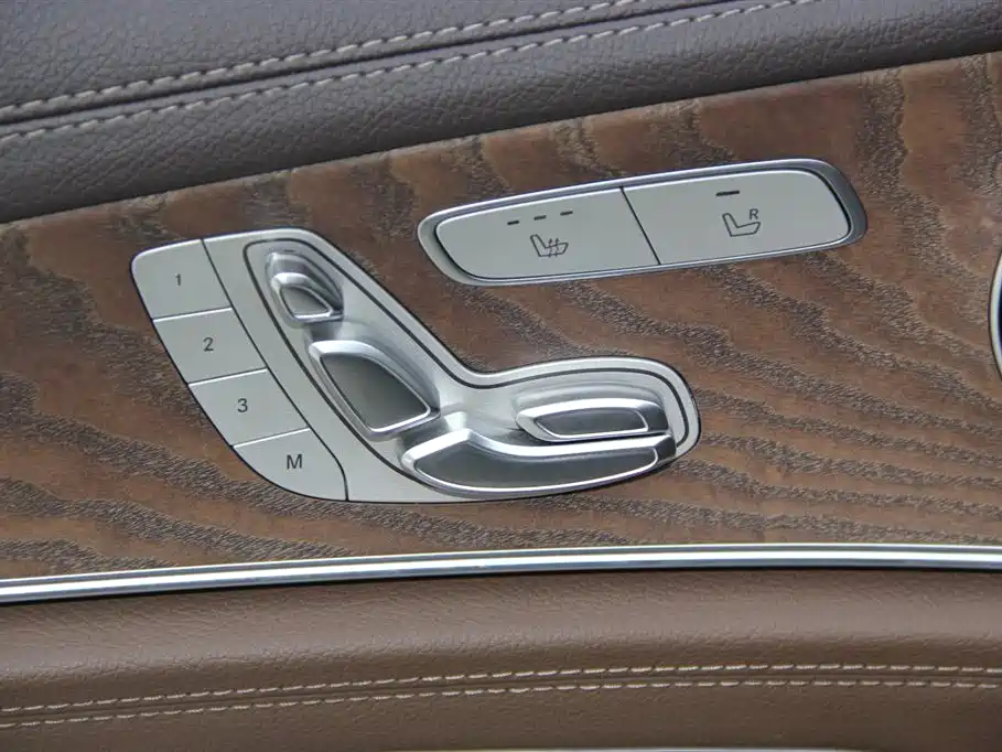 Mercedes-Benz E-Class 2020 — фото 30