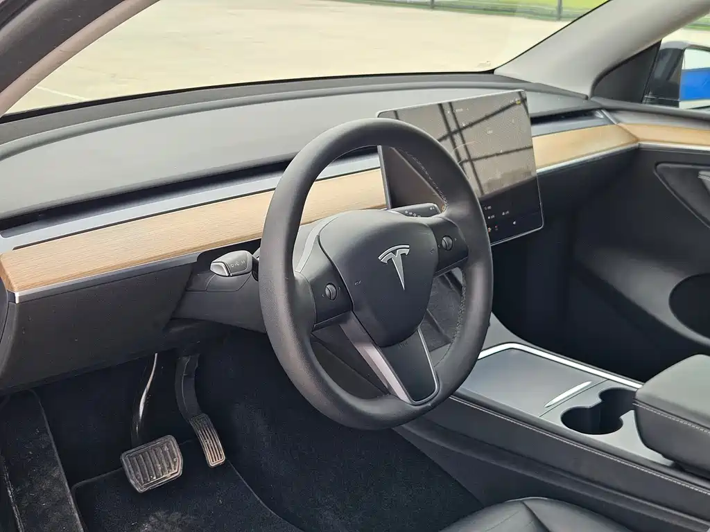 Tesla Model Y 2023 — фото 10