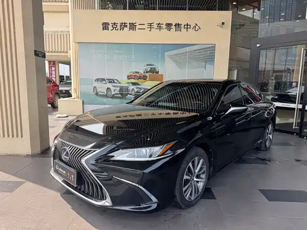 Lexus ES 2020