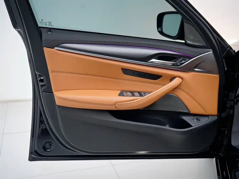 BMW 5 Series 2022 — фото 14