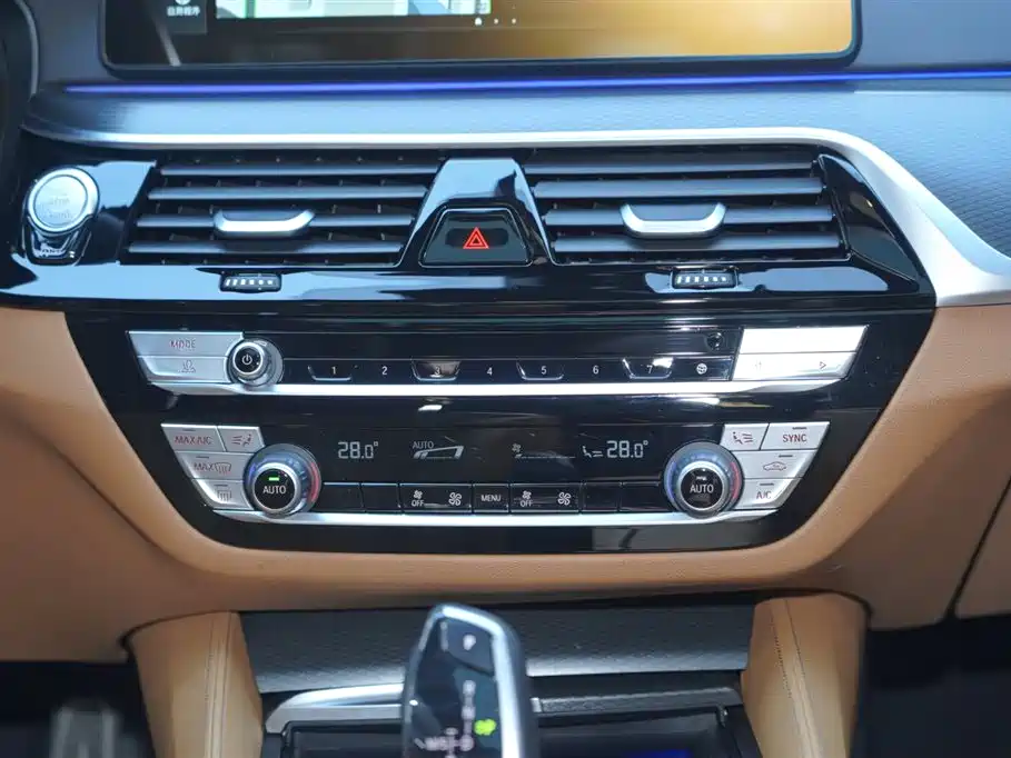 BMW 5 Series 2023 — фото 14