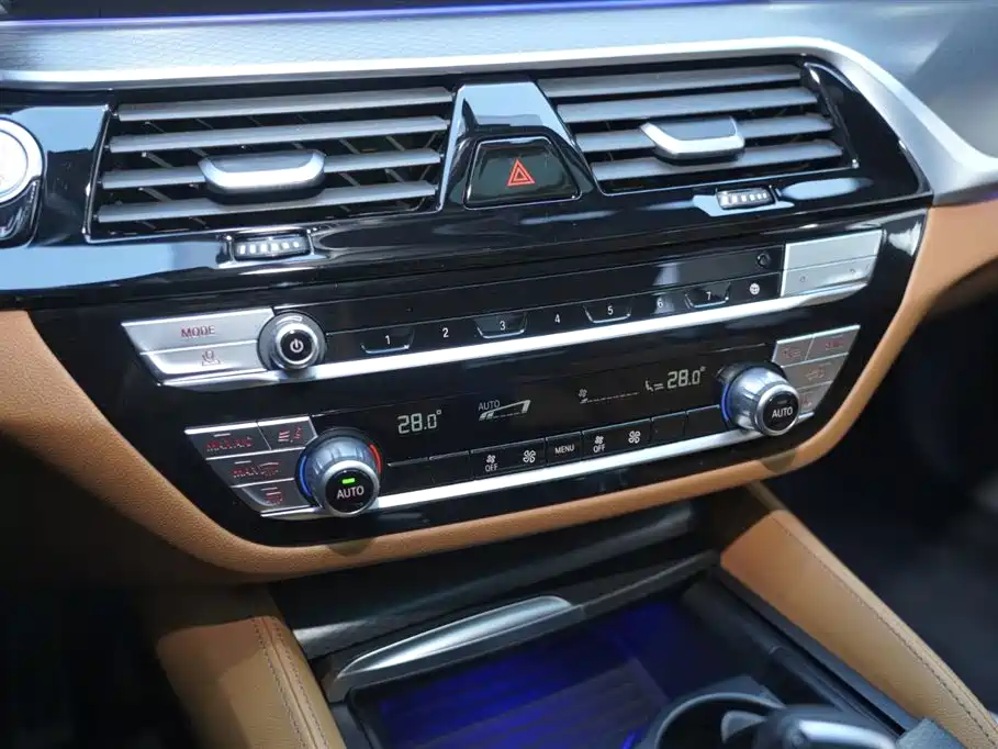 BMW 5 Series 2023 — фото 15