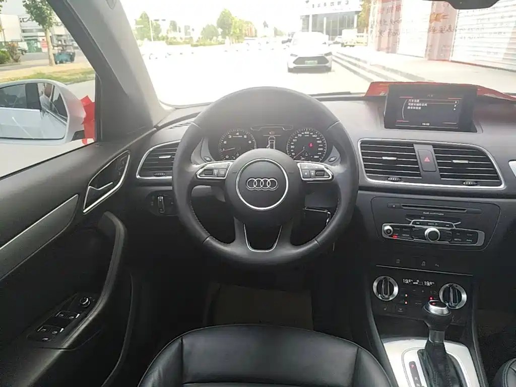 Audi Q3 2014 — фото 11