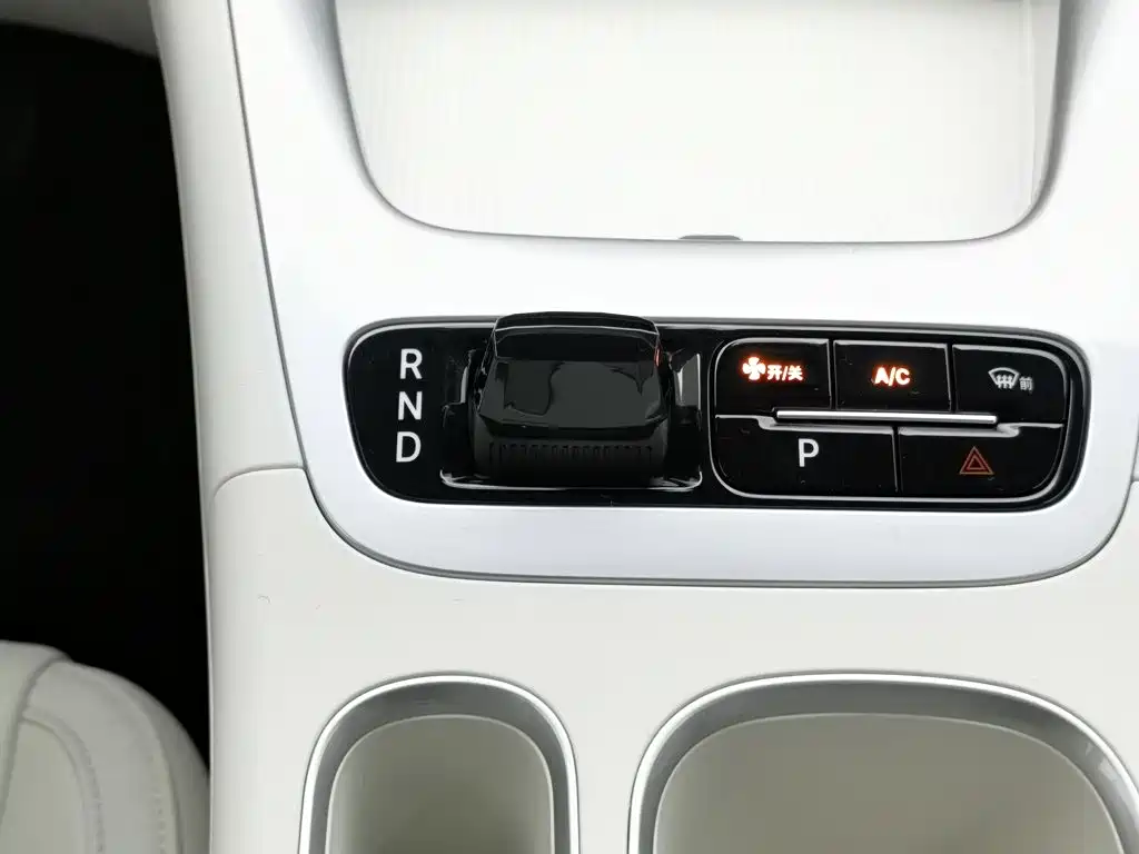 Geely Galaxy Starwish 2025 — фото 13