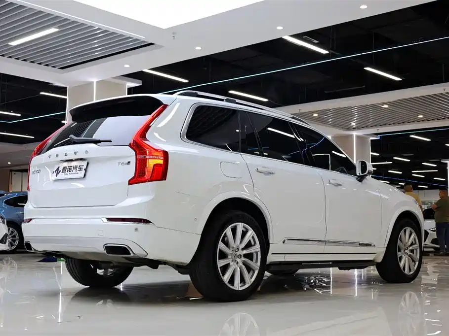 Volvo XC90 2018 — фото 15