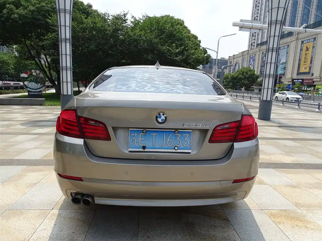 BMW 5 Series 2011