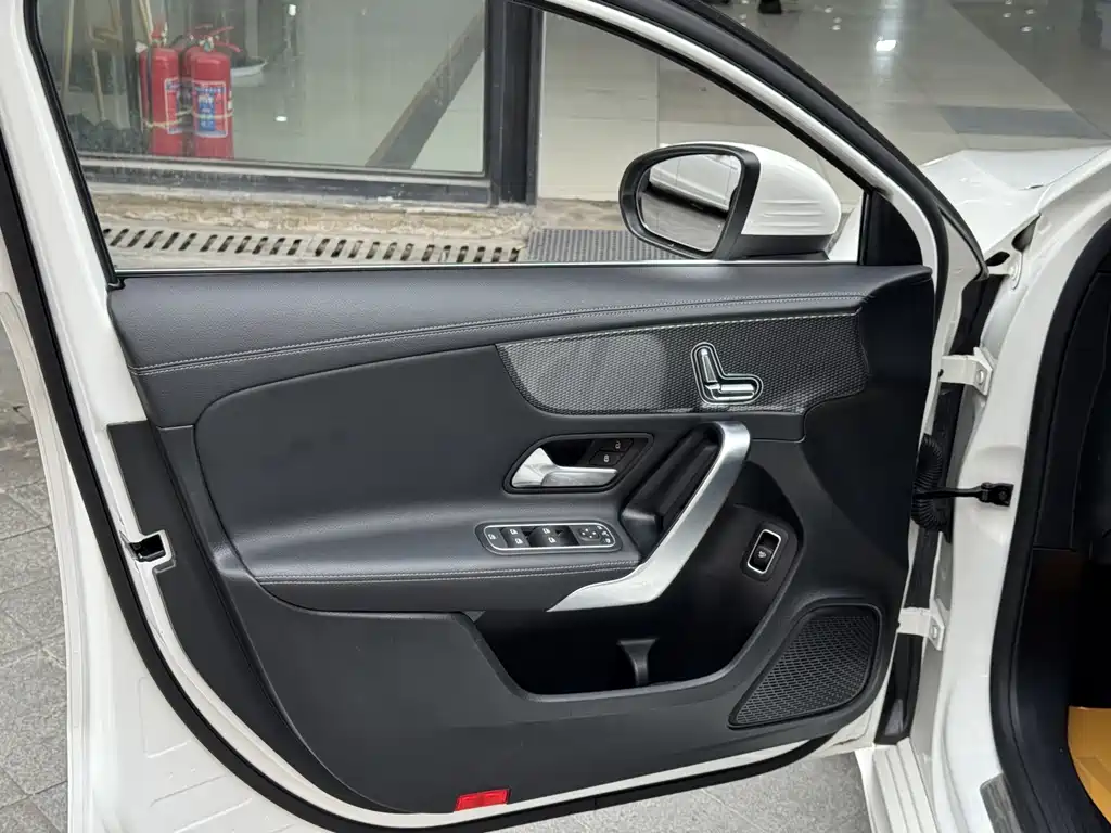 Mercedes-Benz A-Class 2022 — фото 16