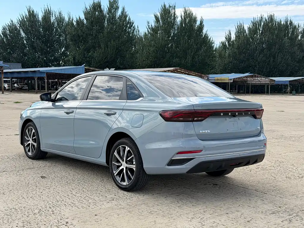 Geely Emgrand 2023