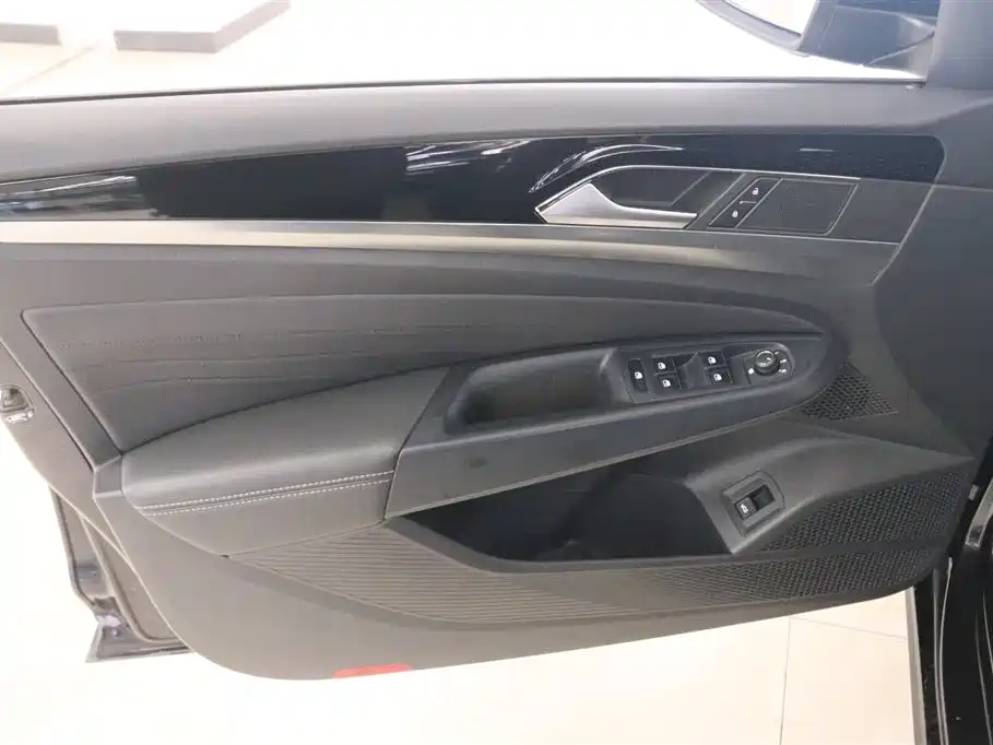 Volkswagen Passat 2022 — фото 10