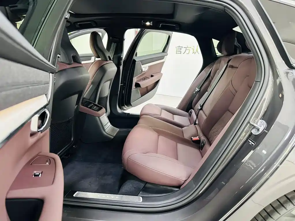 Volvo S90 Plug-In Hybrid 2026 — фото 13