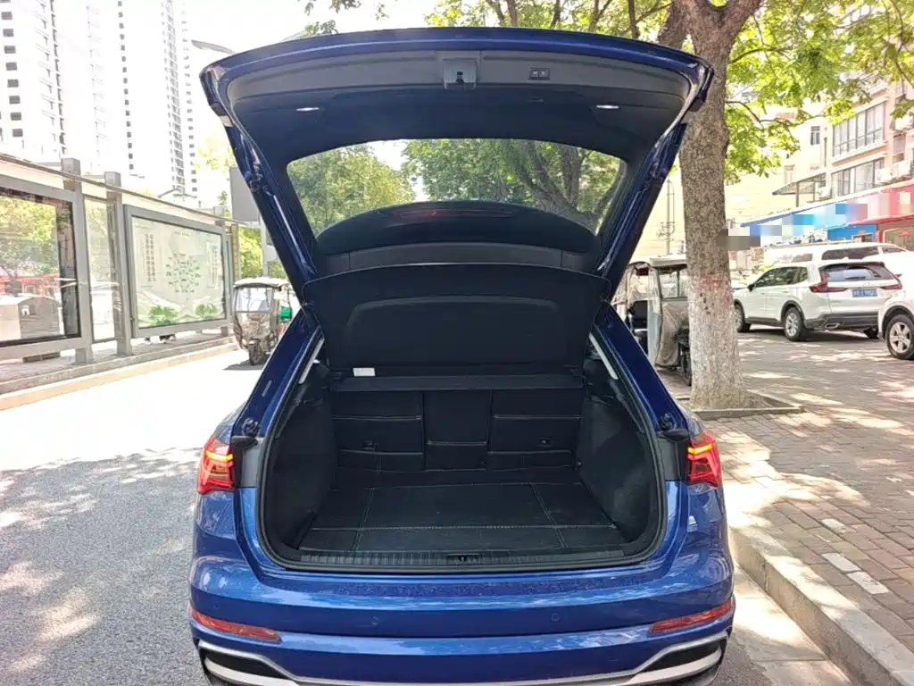 Audi Q3 2019 — фото 19