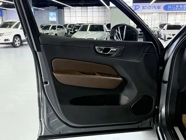 Volvo XC60 2021