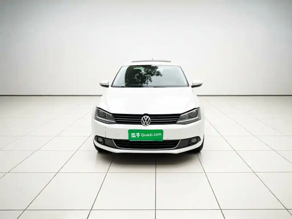Volkswagen Sagitar 2015