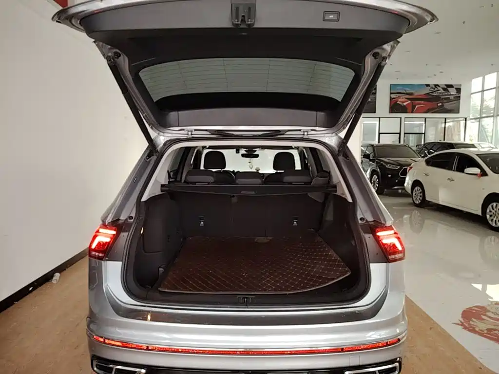 Volkswagen Tiguan L PHEV 2021 — фото 19